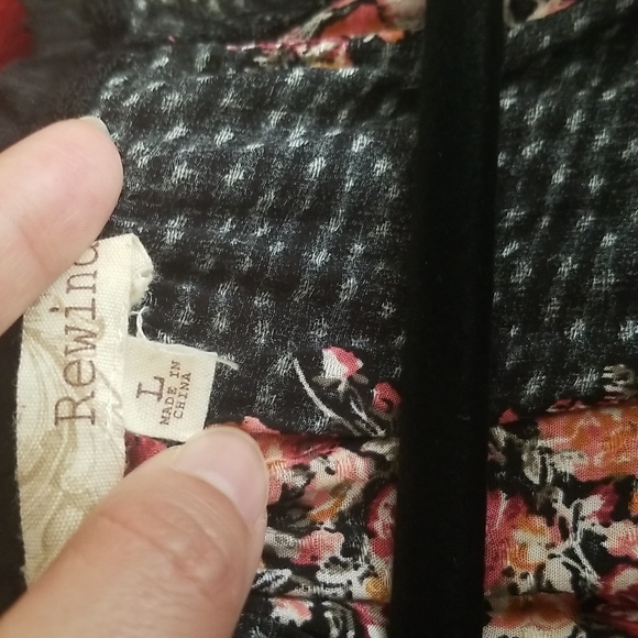 Rewind black floral blouse size L juniors - Picture 7 of 10